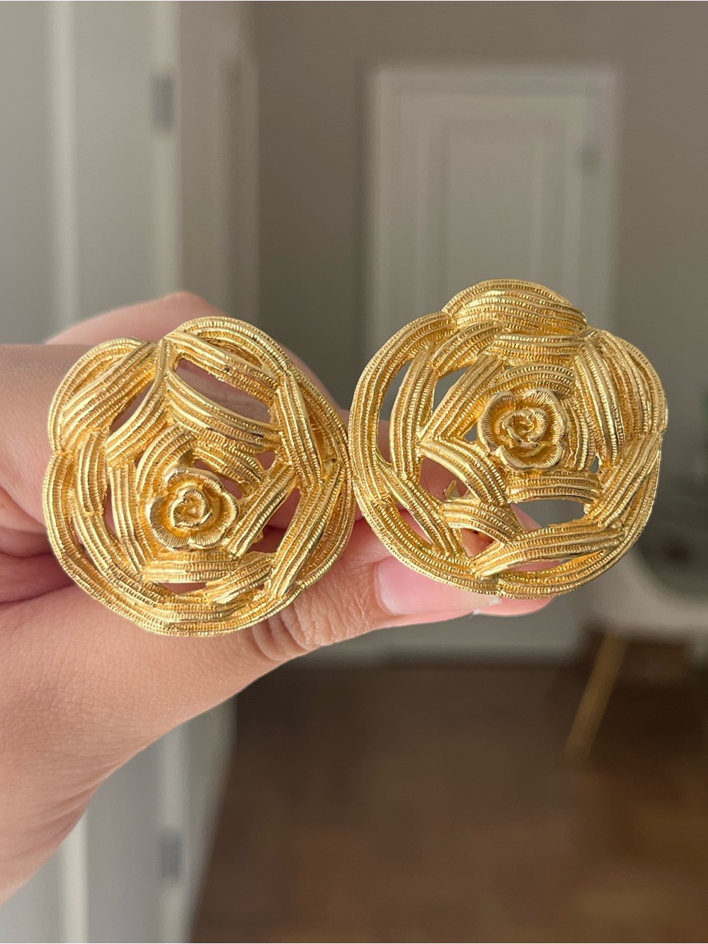 Authentic Vintage Dior Camellia Rose Flower Openwork Large Gold Clip-On Earrings